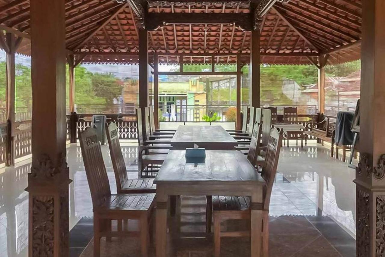 Malang Hill Syariah Redpartner Hotel ภายนอก รูปภาพ