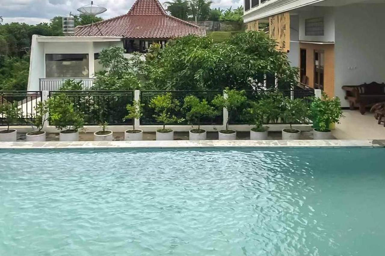 Malang Hill Syariah Redpartner Hotel ภายนอก รูปภาพ