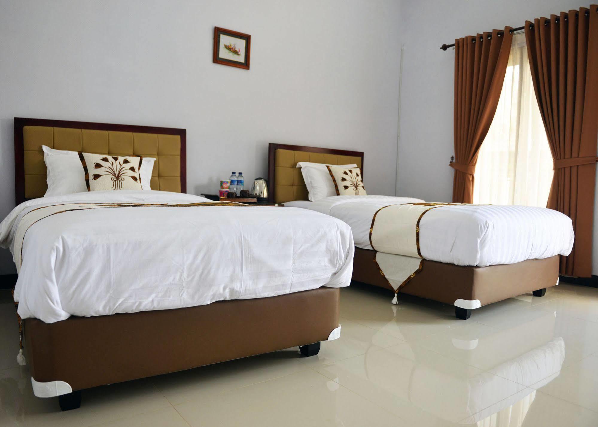 Malang Hill Syariah Redpartner Hotel ภายนอก รูปภาพ