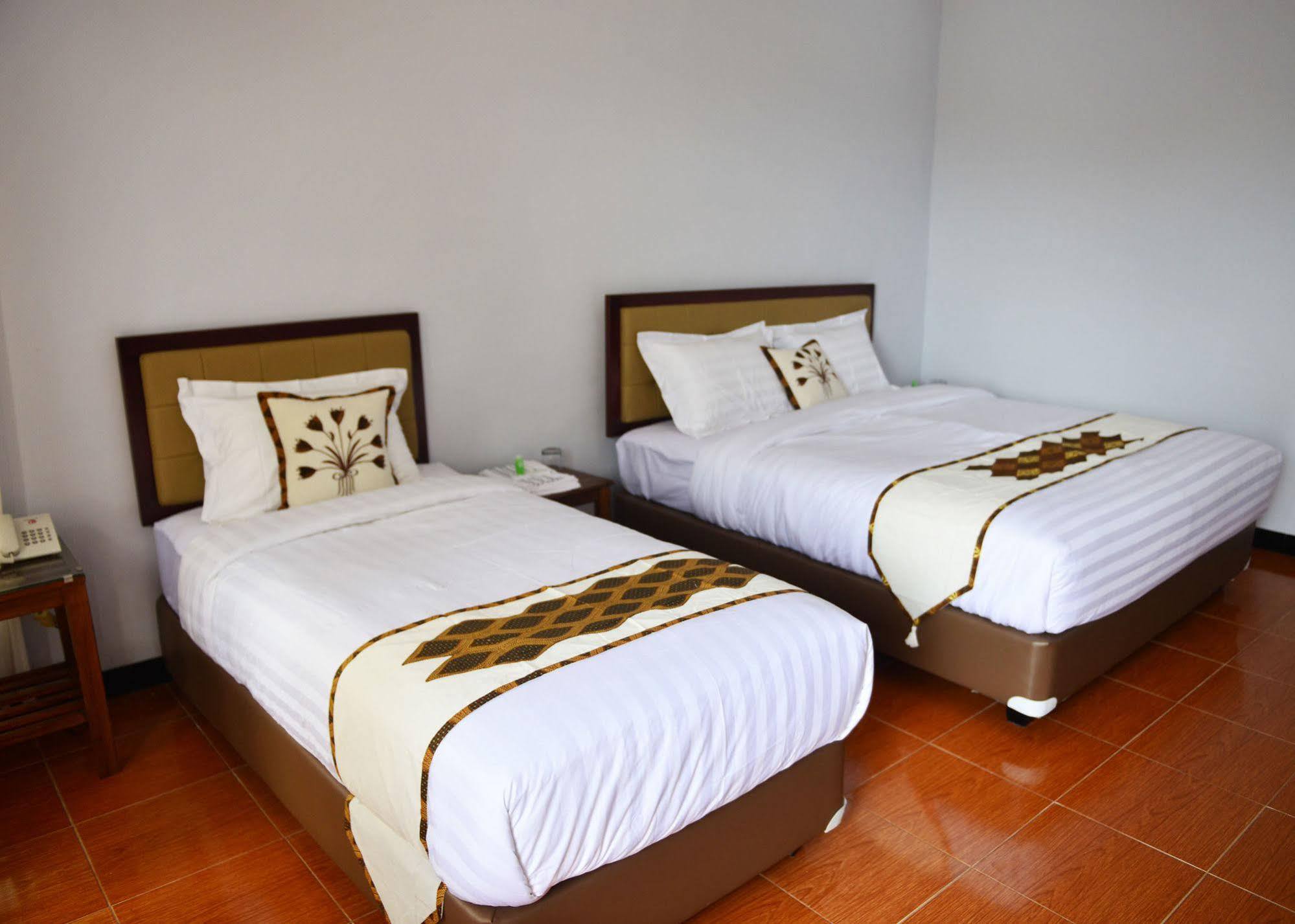 Malang Hill Syariah Redpartner Hotel ภายนอก รูปภาพ