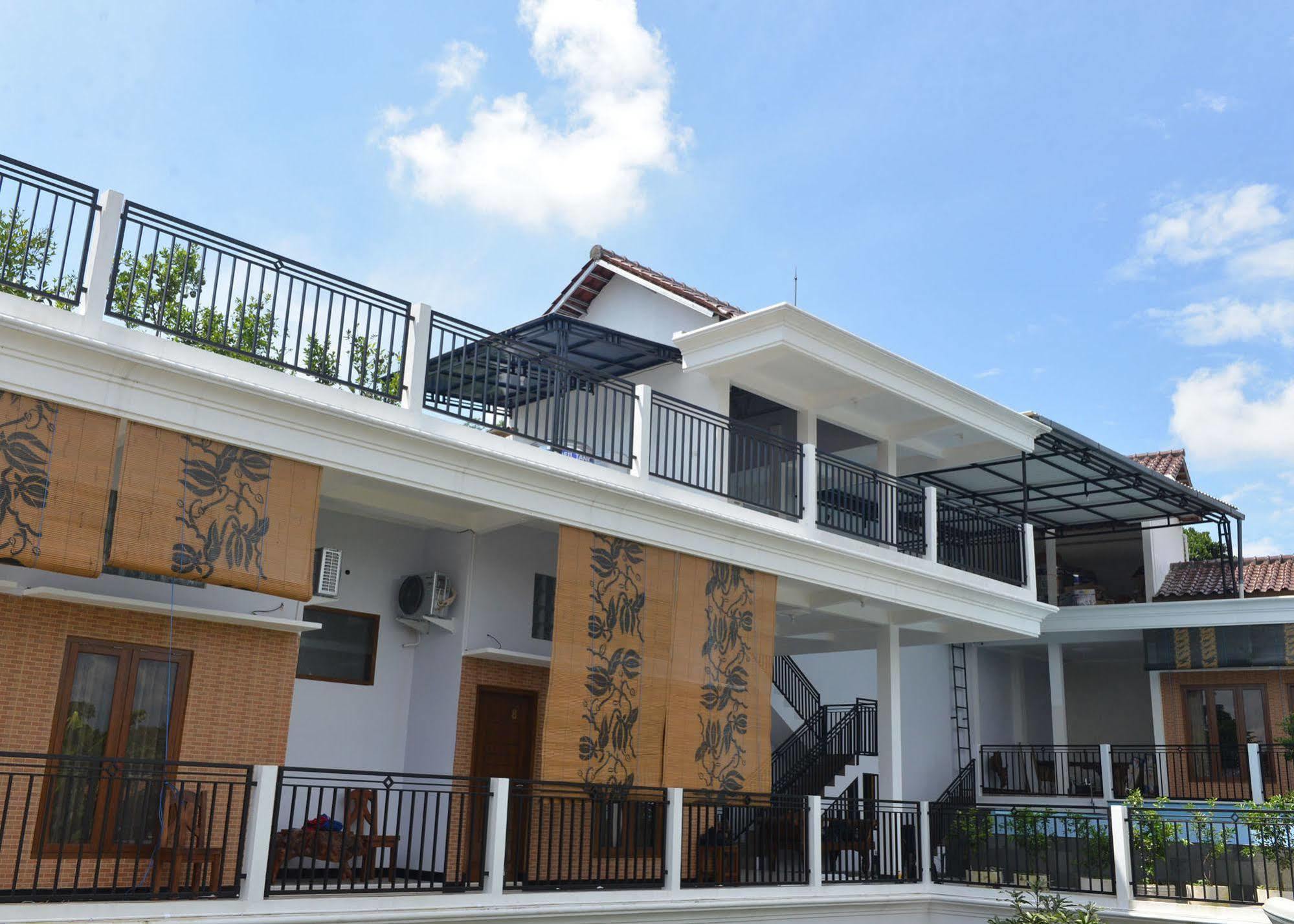 Malang Hill Syariah Redpartner Hotel ภายนอก รูปภาพ