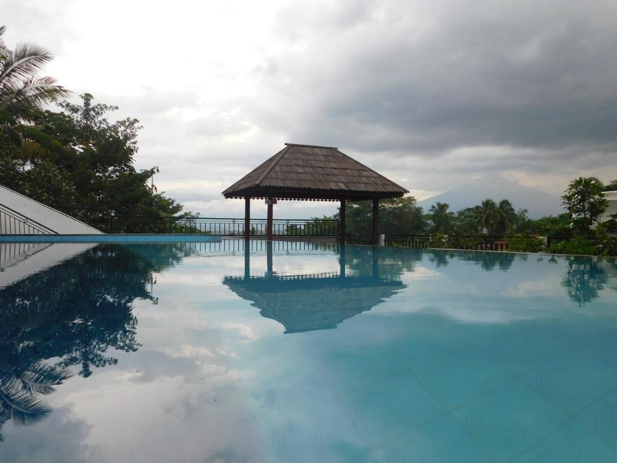 Malang Hill Syariah Redpartner Hotel ภายนอก รูปภาพ