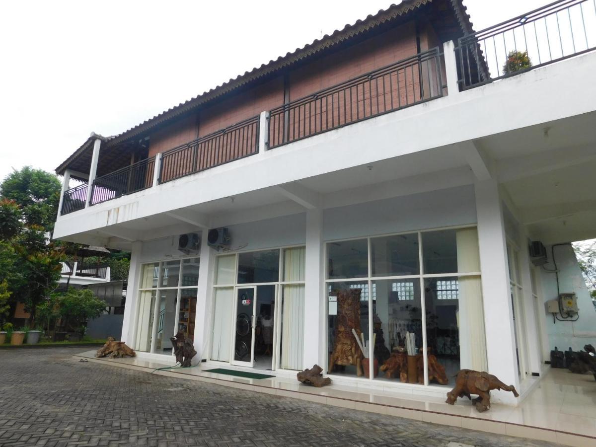 Malang Hill Syariah Redpartner Hotel ภายนอก รูปภาพ