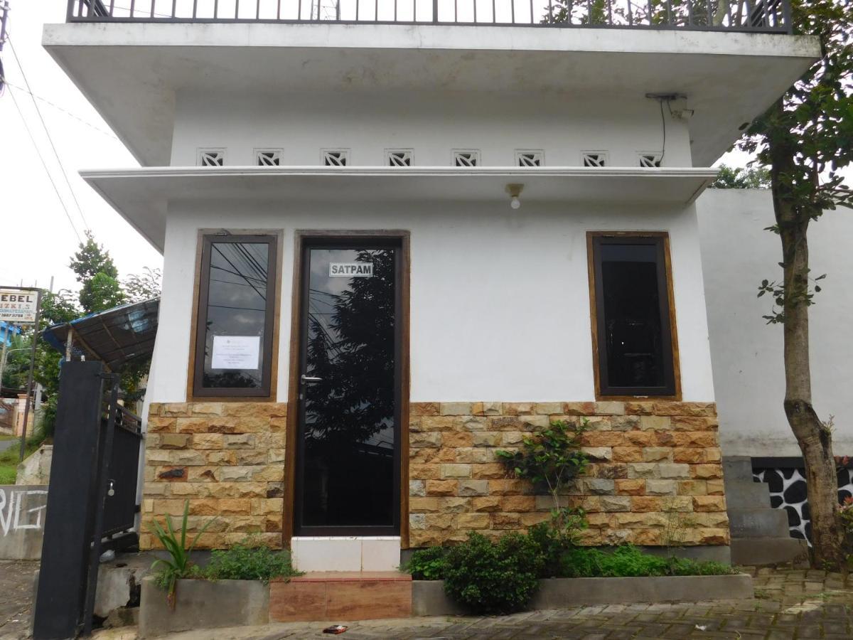 Malang Hill Syariah Redpartner Hotel ภายนอก รูปภาพ